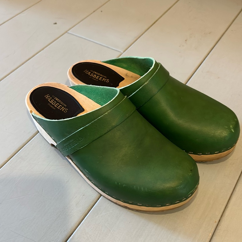 Swedish Hasbeens clogs- kelly green